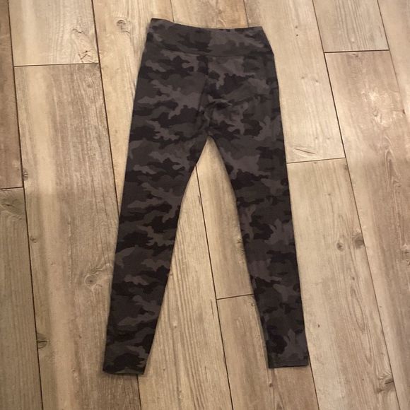 Wild Fable Small Camo Leggings Ankle Cropped - Picture 3 of 3